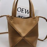 Ziva's Charm handbag – front view (16.5cm*9.5cm*20cm)