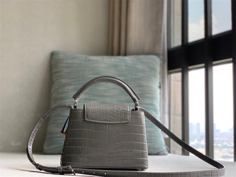  Classic shopper bag carried on shoulder 40