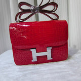 Streamlined handbag styled for everyday wear
