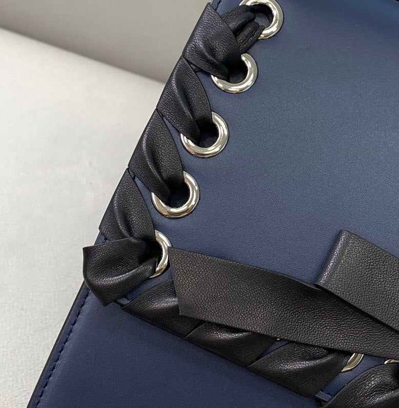 Ziva's Charm handbag – detail view (25cm*10cm*18cm)