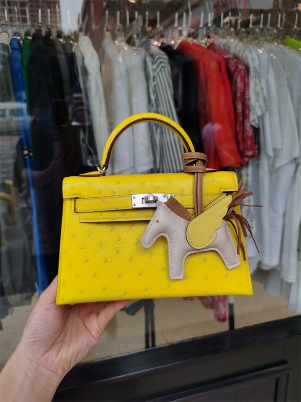  Understated top-handle bag front view 7