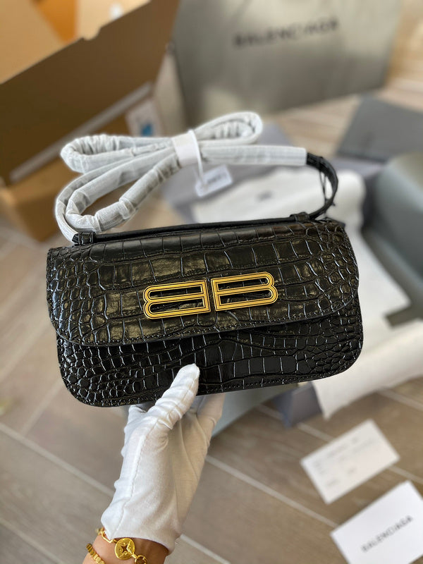 Ziva's Charm handbag – interior view (one versatile size)