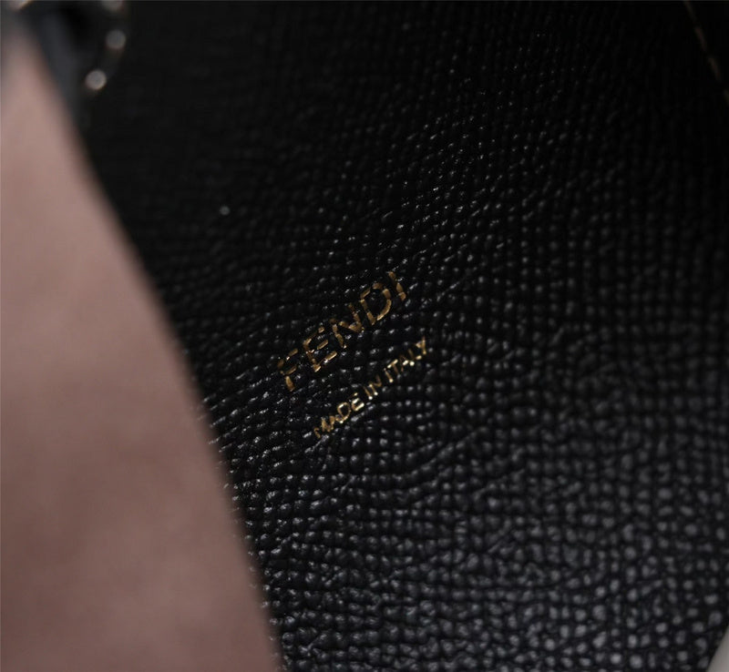 Ziva's Charm handbag – detail view (Standard Size)