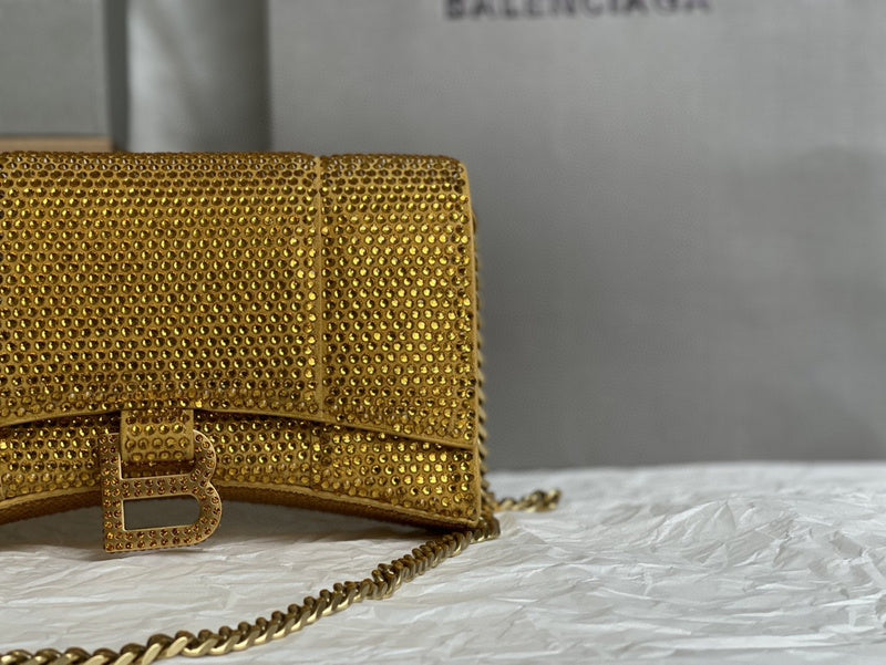 Zivas Charm Modern Edge Statement Handbag (Everyday Luxury Essential) – Detail View