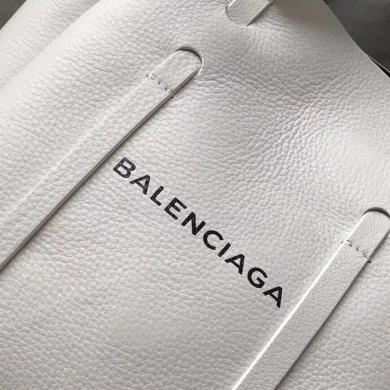 Polished Premium PU Leather Handbag - Versatile Everyday Design | Women's Luxury Handbag #957 - hardware and detail close-up (image 5) of designer-inspired handbag