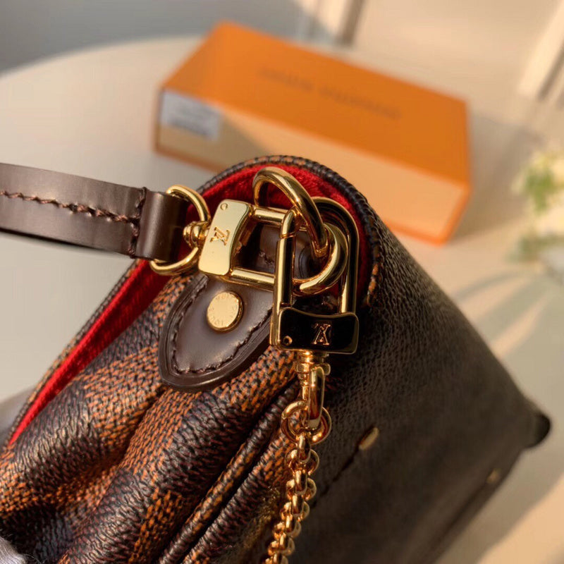 Side profile of modern polished women's handbag – women's luxury handbag