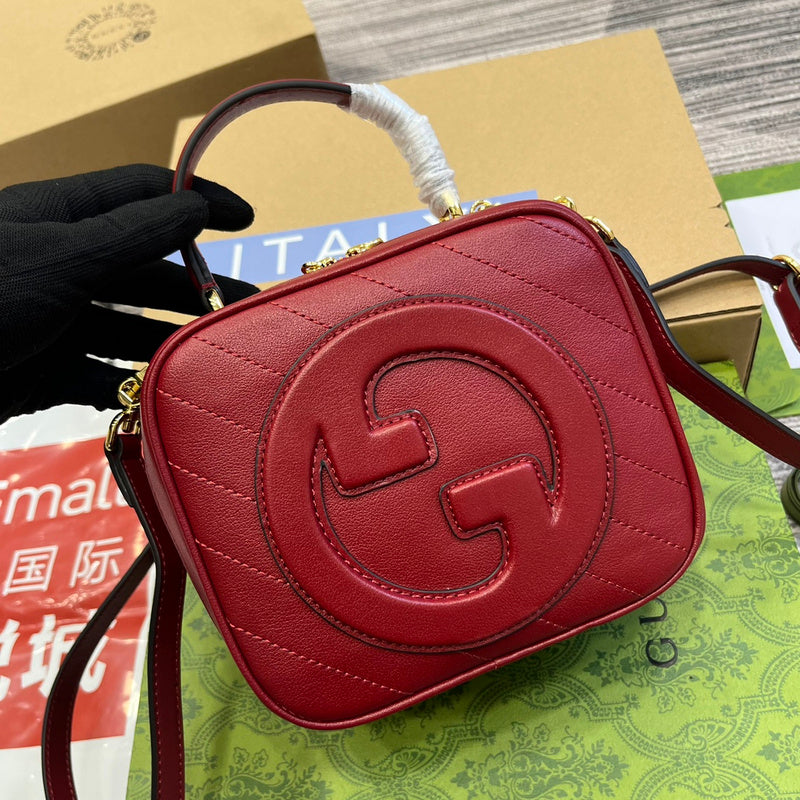 Handle and strap detail of refined everyday-luxe women's handbag – women's statement bag