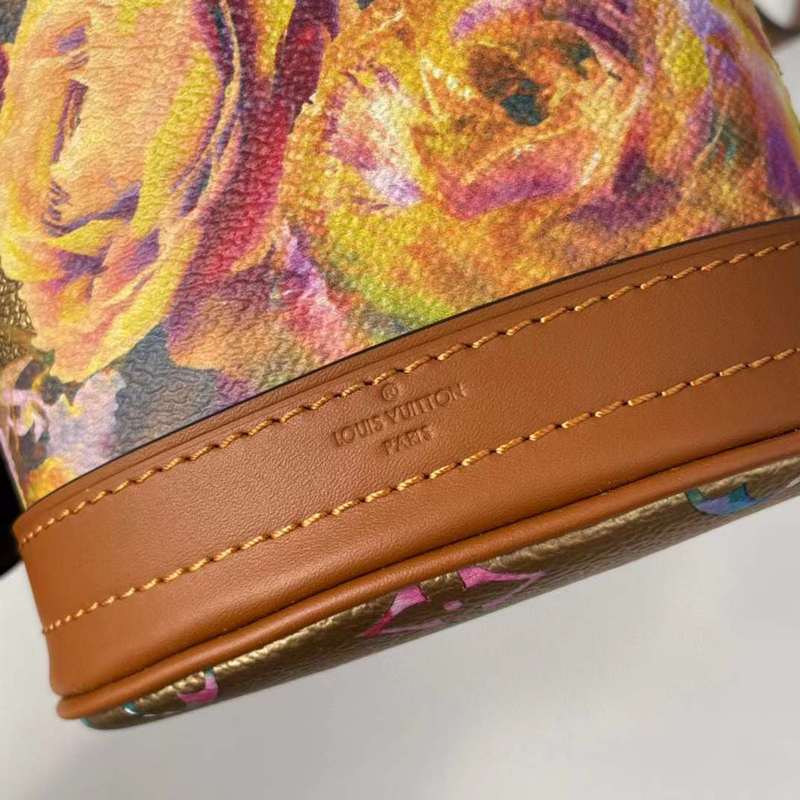 Handle and strap detail of premium signature women's handbag – women's everyday handbag