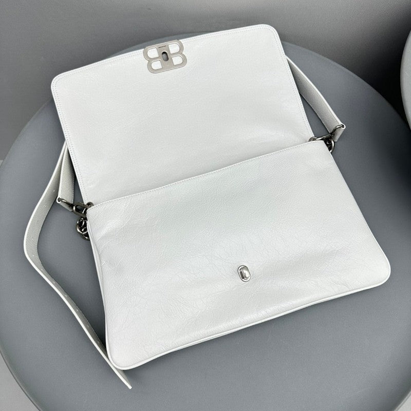 Zivas Charm Streamlined Design Fashion Handbag (Timeless Wardrobe Addition) – Styled Look