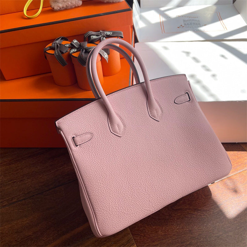  Effortless tote bag carried on shoulder