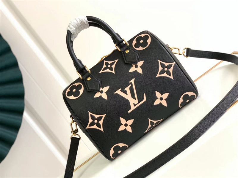  Versatile handbag carried on shoulder