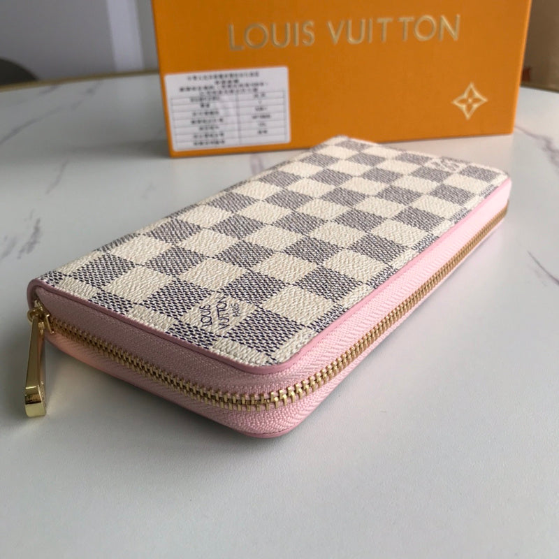 Side profile of chic classic women's handbag – women's luxury handbag