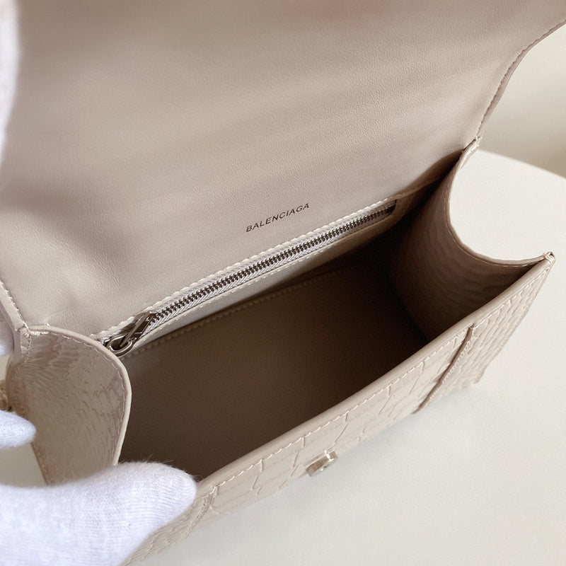 Zivas Charm Understated Luxury Premium Handbag (Premium Everyday Carry) – Detail View