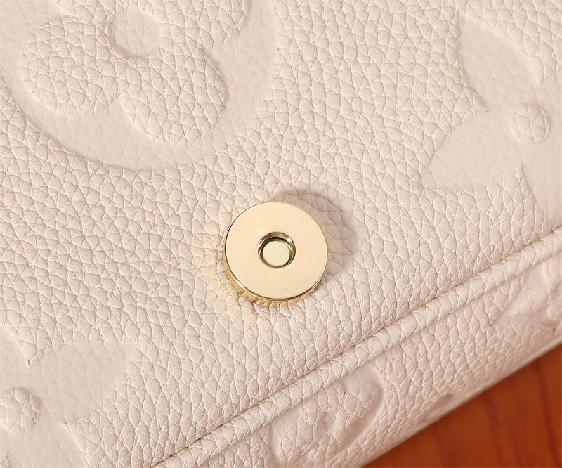  Minimalist shoulder bag carried on shoulder 10