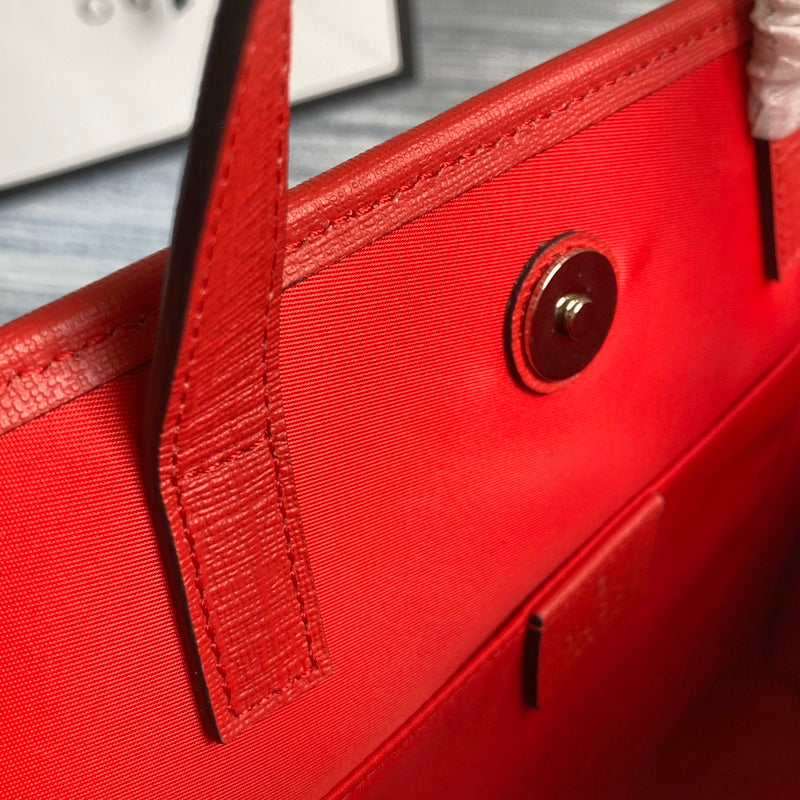 Close-up detail of modern everyday-luxe women's handbag – women's luxury handbag