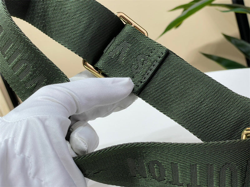  everyday crossbody bag detail view showing craftsmanship 20