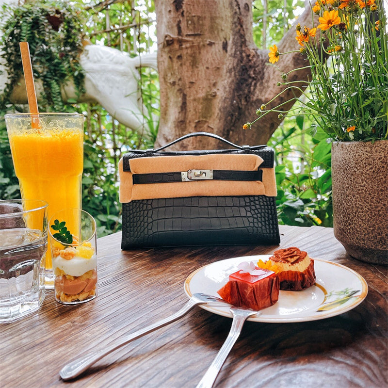  tote bag interior and compartment view