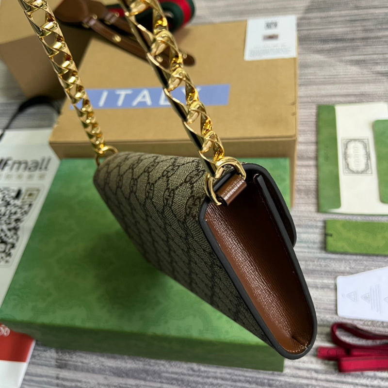 Handle and strap detail of sleek structured women's handbag – women's everyday handbag