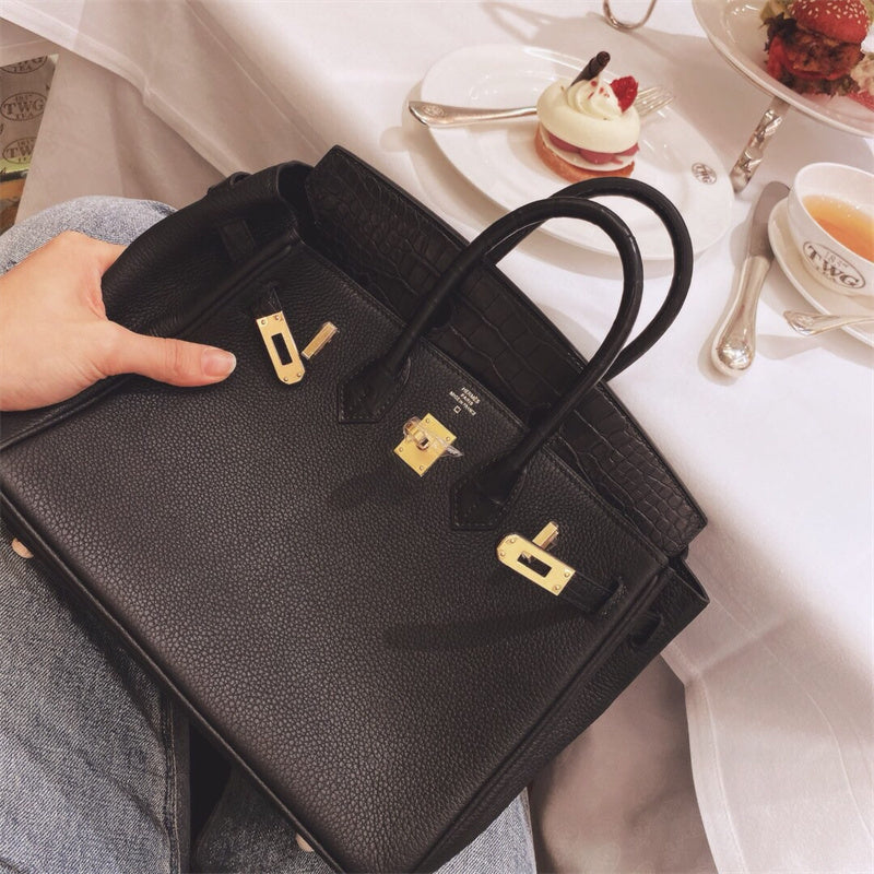  Chic shoulder bag front view 7