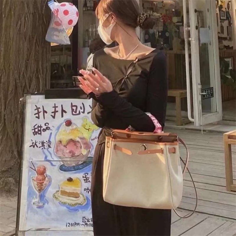  Classic crossbody bag front view 7