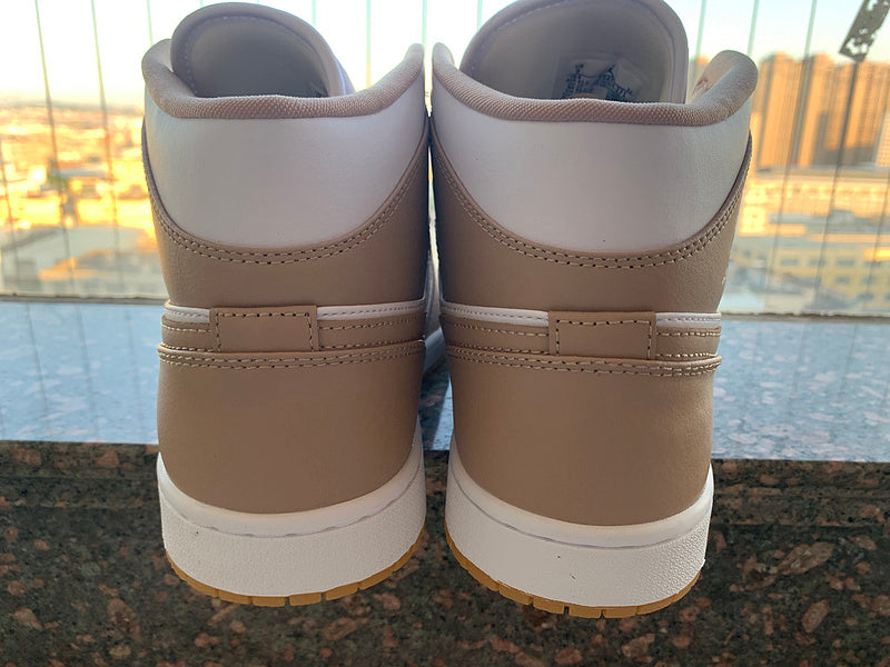 Nike Men's & Women's Luxury Low-Top Trainers — Style 189 detail view