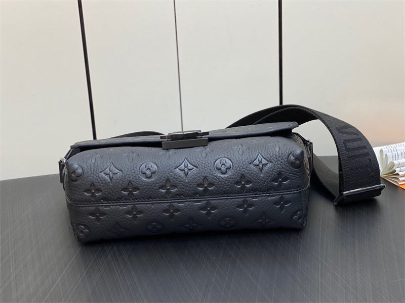  Chic crossbody bag front view 7