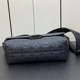  Chic crossbody bag front view 7