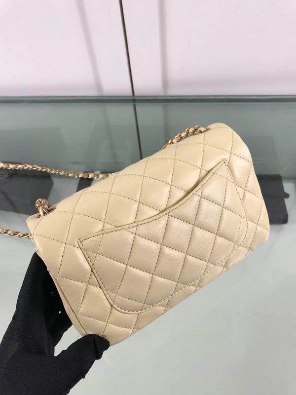Zivas Charm Effortless Elegance Fashion Handbag (Refined Practical Design) – Close-Up Detail