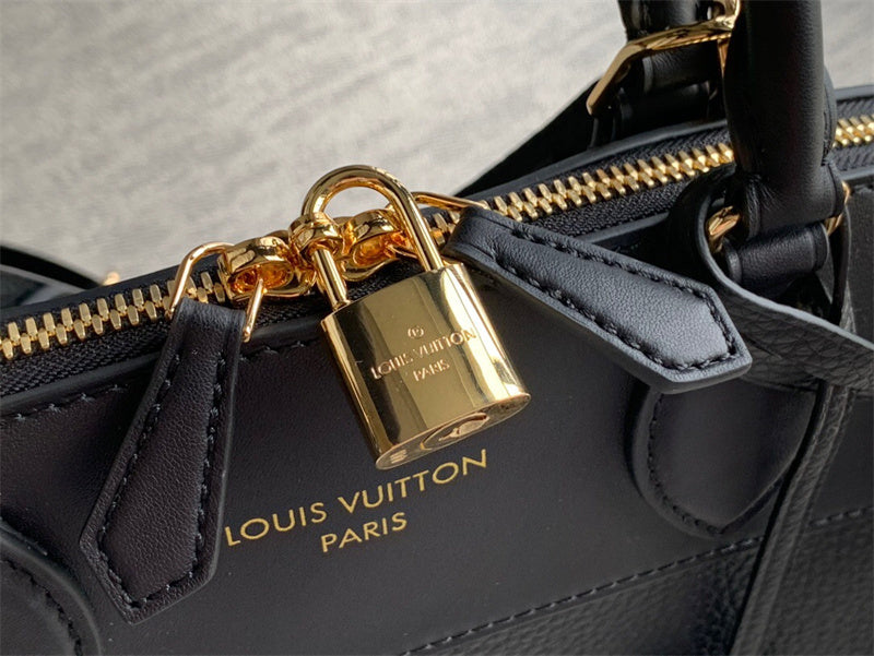  top-handle bag interior and compartment view