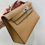 Streamlined handbag styled for everyday wear