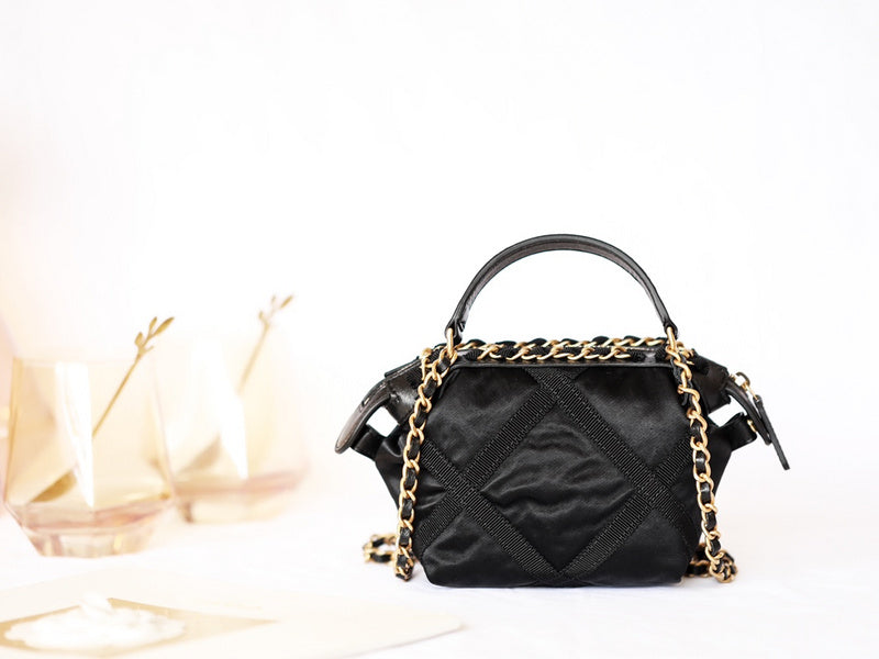  women's handbag, mid design, view 2