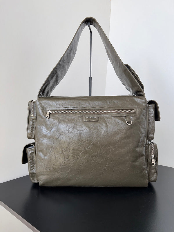 Zivas Charm Classic Sensibility Fashion Handbag (Contemporary Shape Language) – Close-Up Detail
