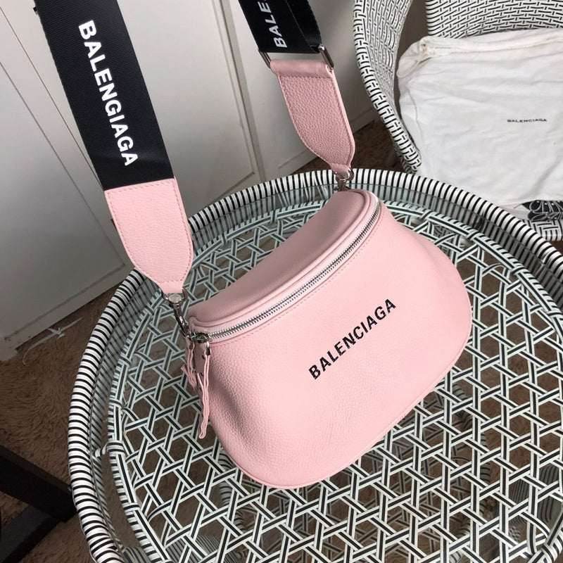 Handle and strap detail of structured signature women's handbag – women's luxury handbag