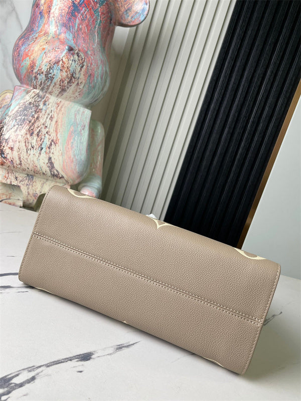  shoulder bag interior and compartment view 15