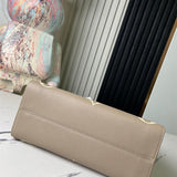  shoulder bag interior and compartment view 15