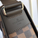 Handle and strap detail of classic refined women's handbag – women's luxury handbag