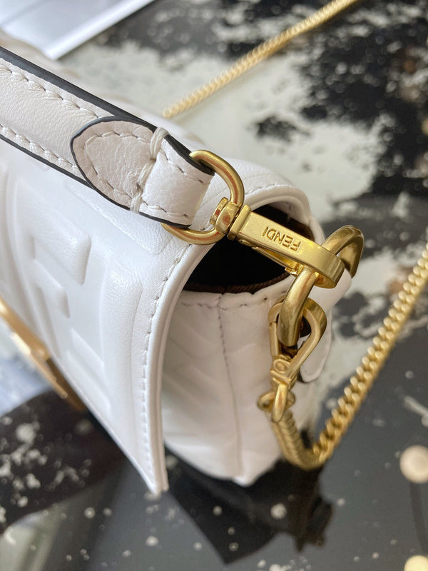 Ziva's Charm handbag – close-up view (19cm*4cm*10cm)