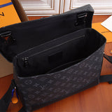  structured bag interior and compartment view 9