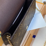  shoulder bag close-up of hardware and finish