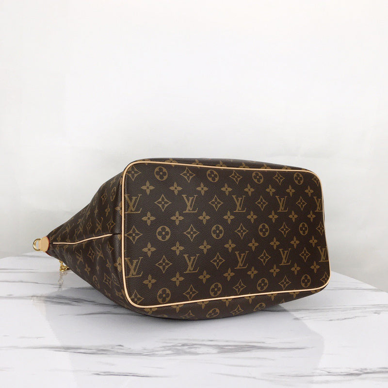 Styled lifestyle shot of polished chic women's handbag – women's everyday handbag