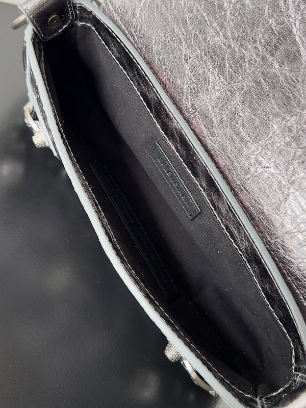 Zivas Charm Effortless Elegance Statement Handbag (Polished Everyday Piece) – Close-Up Detail