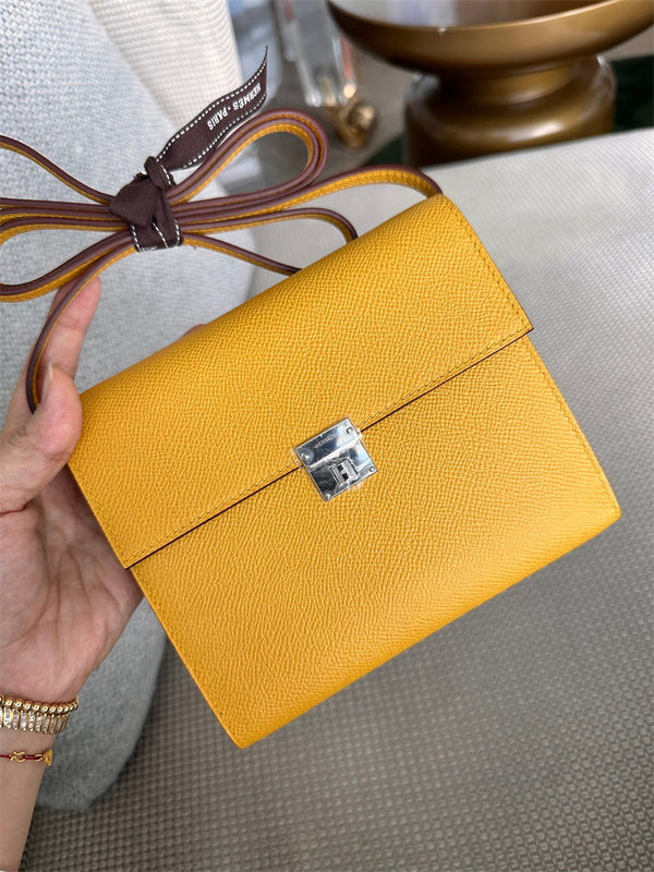 Classic handbag carried on shoulder