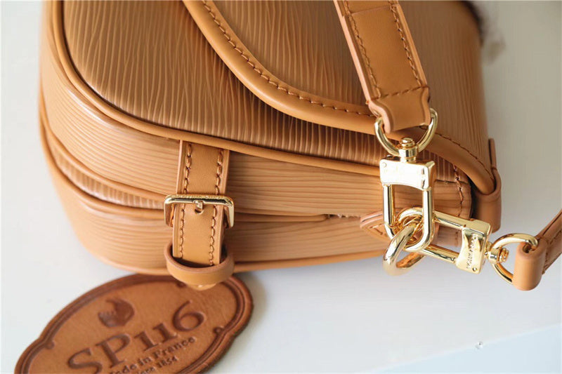  crossbody bag close-up of hardware and finish