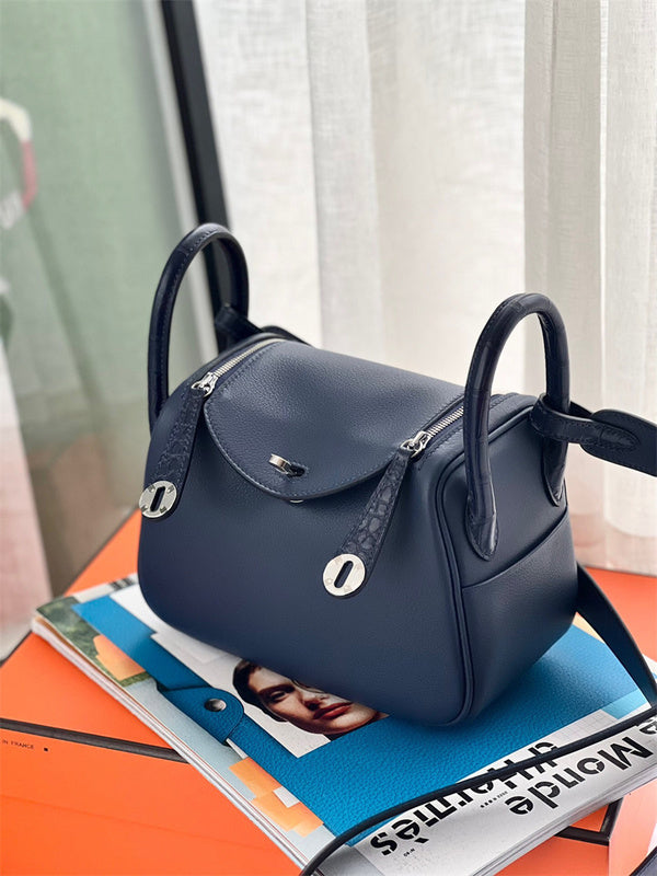  Curated shoulder bag front view 7