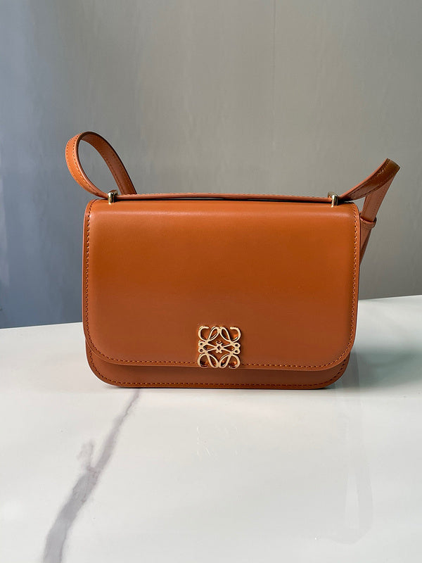 Ziva's Charm handbag – carry view (19cm*6cm*13.5cm)