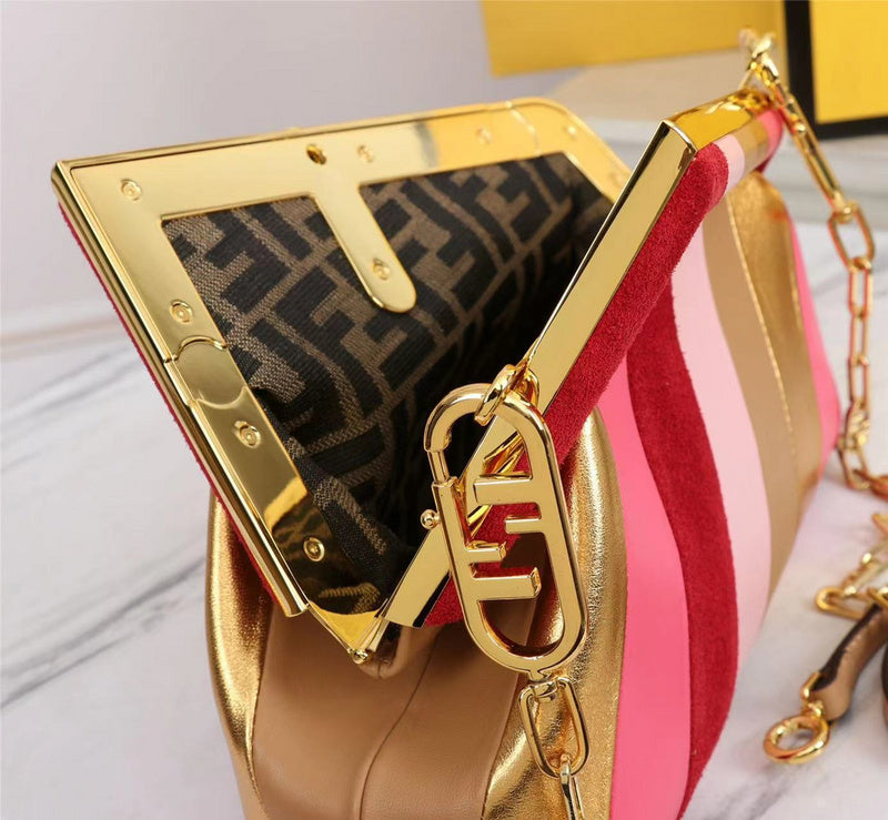 Ziva's Charm handbag – close-up view (Standard Size)