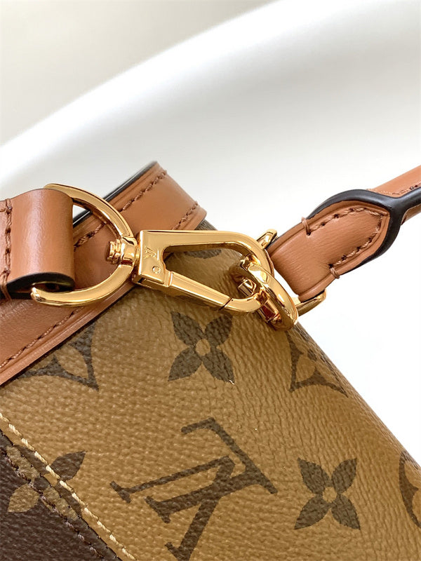 Statement shopper bag front view 7
