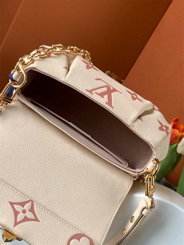  structured bag interior and compartment view 15