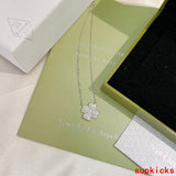 Full view of Van Cleef & Arpels unisex jewelry piece