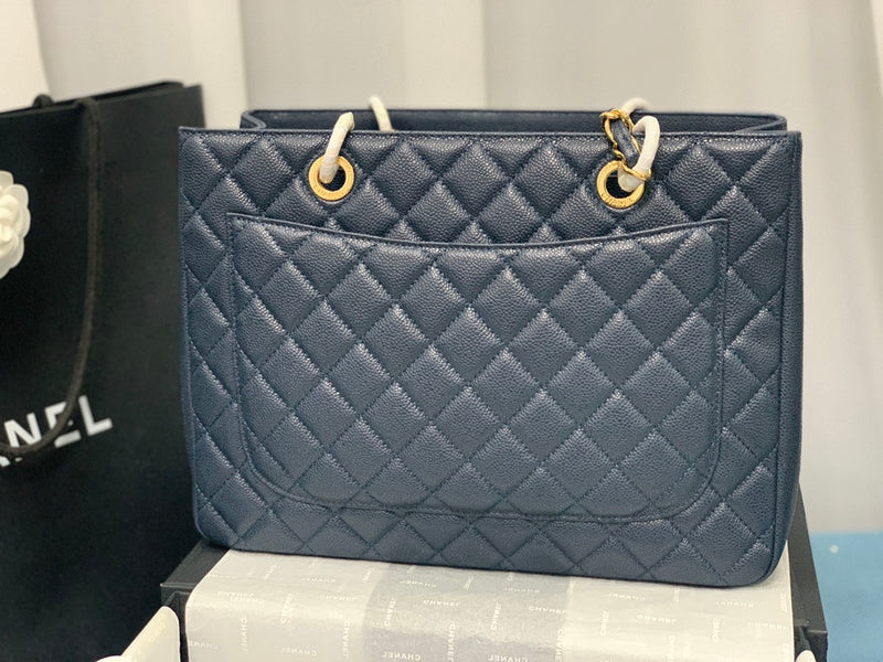  spacious purse view 10